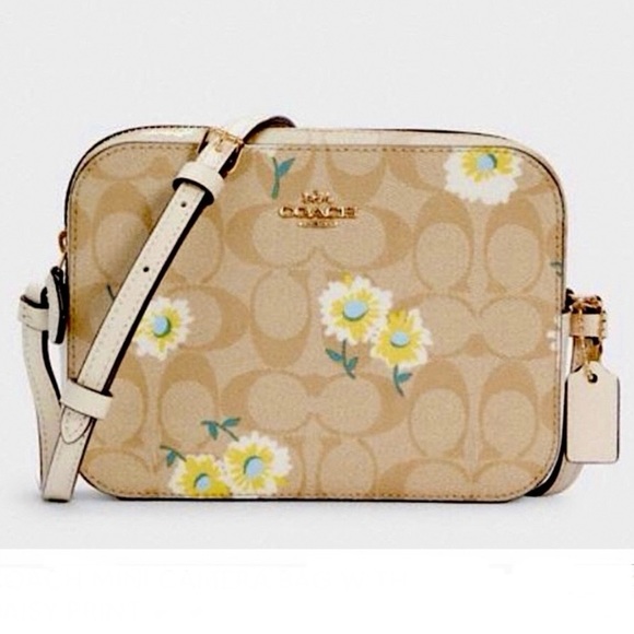 Coach Set Camera Bag & Wristlet!! NWT signature pattern with daisy accents! - Picture 3 of 15